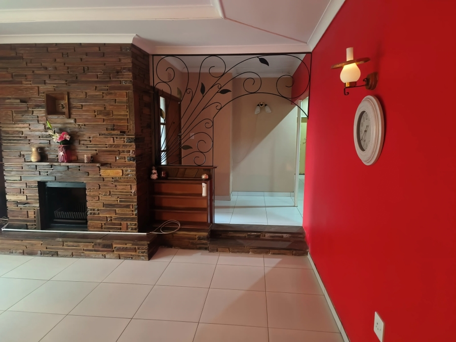 To Let 4 Bedroom Property for Rent in Miederpark North West